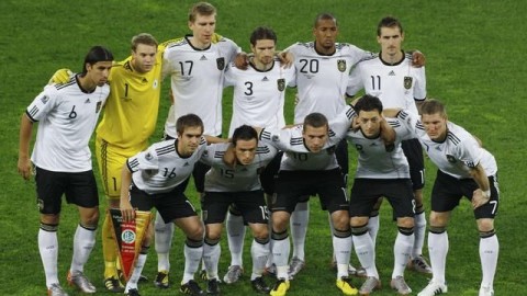 荷兰VS德国！伤病满营+宿敌重逢，欧国联揭幕战谁能抢占先机？