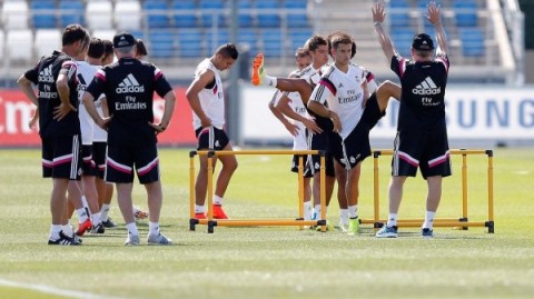 FM2026球员度假模式全面解析：为何一半玩家离不开它，另一半却避之不及