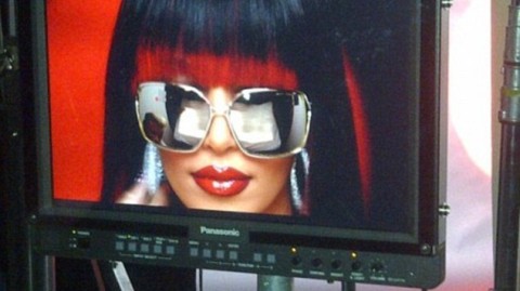 金卡戴珊的魔幻音乐梦回首2011年红黑发色与夸张造型背后的故事