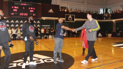 京城篮坛传奇交汇 大郅哈登校园携手点燃少年篮球梦