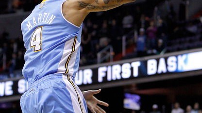 易建联与安东尼：两大传奇的四月交错